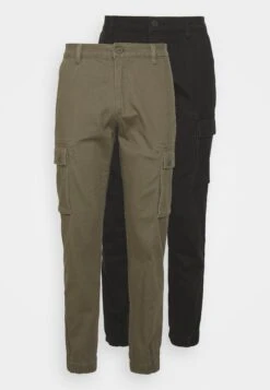 Pier One 2 Pack - Pantalones Cargo - Olive/Black -Pier One 07d111b72b7b4304bcd405fc18ad6beb