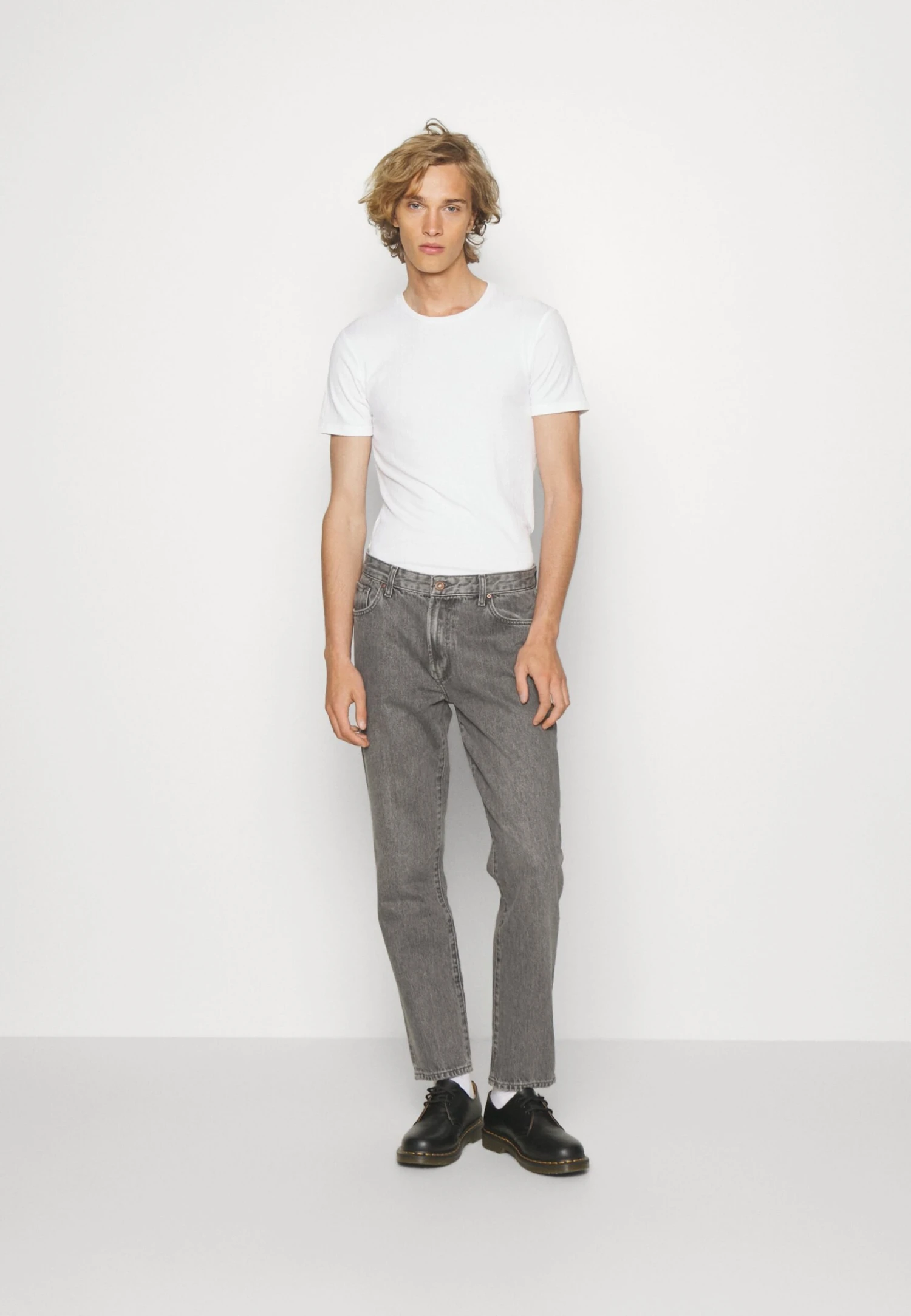 Pier One Mid Raise Straight Fit - Vaqueros Boyfriend - Grey Denim 4 Pier One Mid Raise Straight Fit - Vaqueros Boyfriend - Grey Denim - Imagen 2