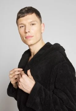 Pier One Albornoz - Black 11 Pier One Albornoz - Black -Pier One 46ddd89e67e647d9a552c22e74d82b35