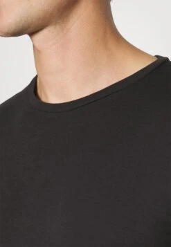 Pier One 3 Pack Muscle Fit- Camiseta Básica - Black -Pier One 4bb67ef78ddb494cb68f3fbd13ed6a54