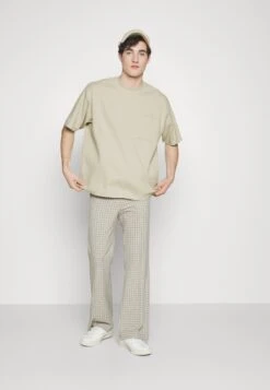 Pier One Camiseta Básica - Beige -Pier One 954399b85e4c4d1bb41fa3741a233e9e