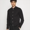 Pier One Muscle Fit Stand- Camisa - Black -Pier One 98052200edd149138bd09ff588666d78