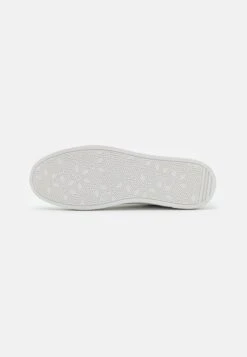 Pier One Unisex - Zapatillas - White 12 Pier One Unisex - Zapatillas - White -Pier One a79cd93f1898494ca89cb79e363345c2