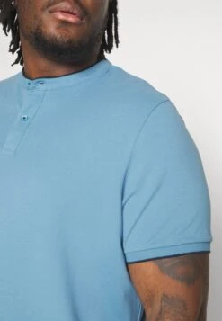 Pier One Camiseta Básica - Light Blue -Pier One ab4cd54cc1144af9a970ae146909daf5