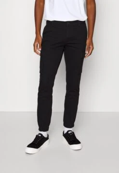 Pier One 2 Pack - Pantalones Cargo - Olive/Black -Pier One e0bf2536d5a04652937019f4273abb8d